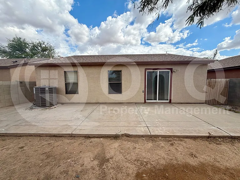 2735 E Liverpool Dr — Photo 20