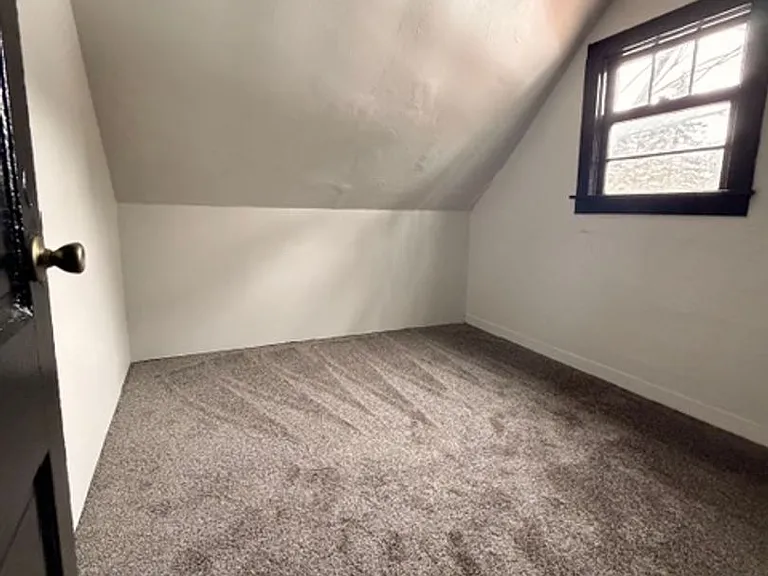 1002 Lindoo Ave E — Photo 14