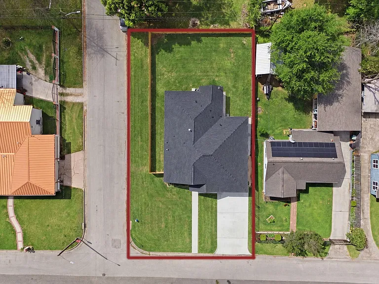 7040 Kinney St — Photo 32