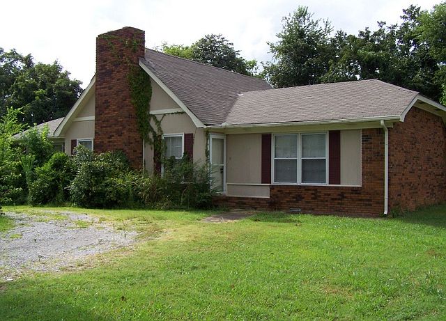 3 BR 2 bath Fixer Upper