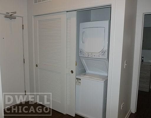 3rd image of 2502 N Clybourn Ave