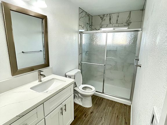 Double vanity bathroom