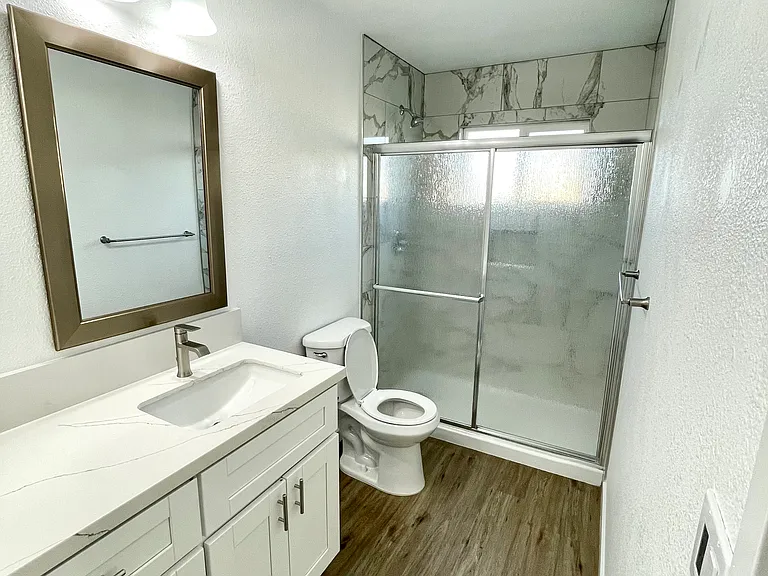 Double vanity bathroom