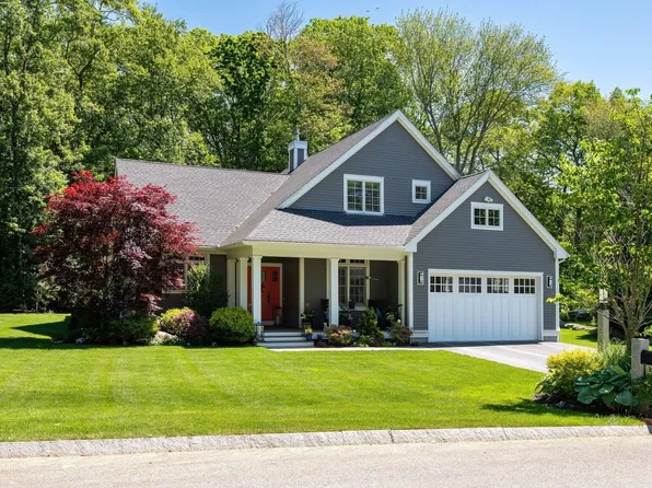 1 Mccarron Drive, Hampton, NH 03842