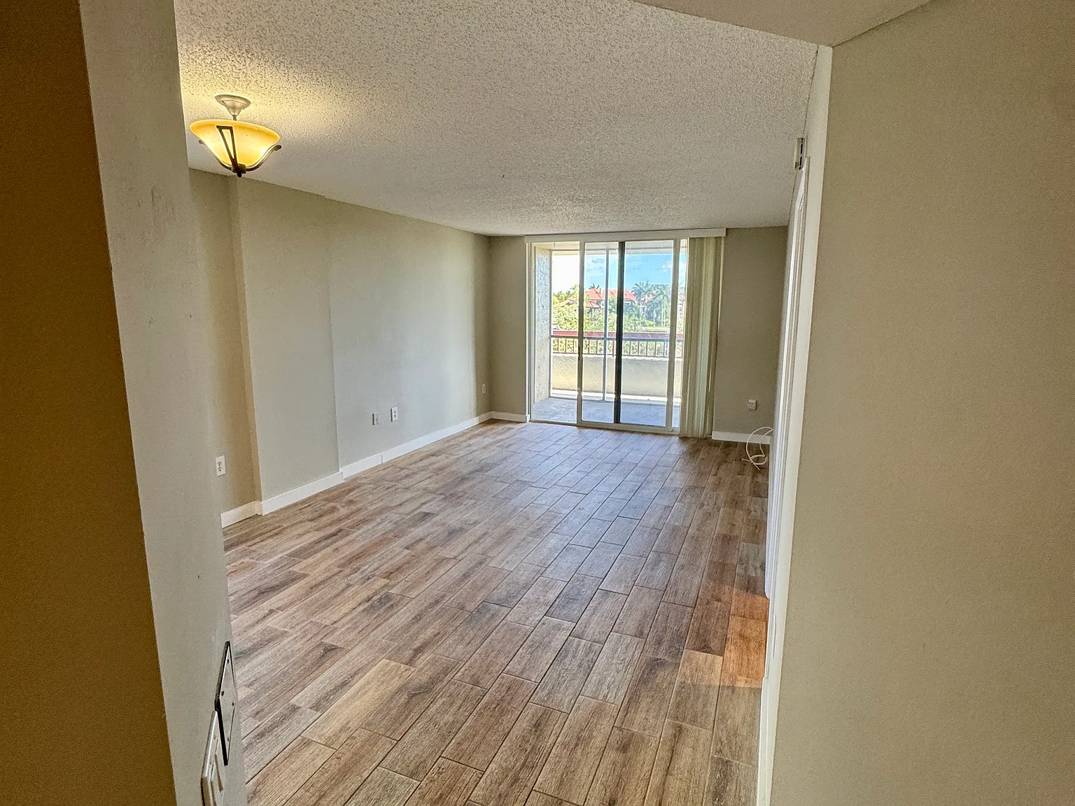 1 bed, 1.5 bath, 760 sqft, $1,500 — Photo 2