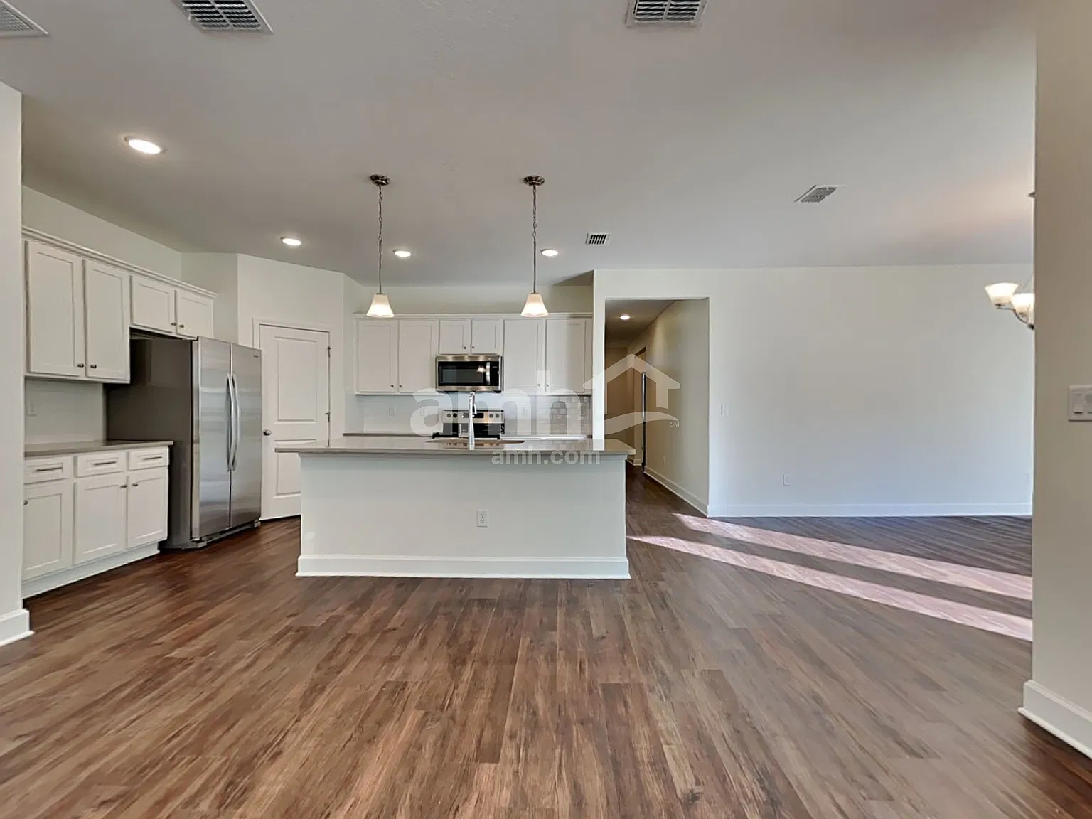 3 bed, 2.0 bath, 1700 sqft, $2,290 — Photo 4
