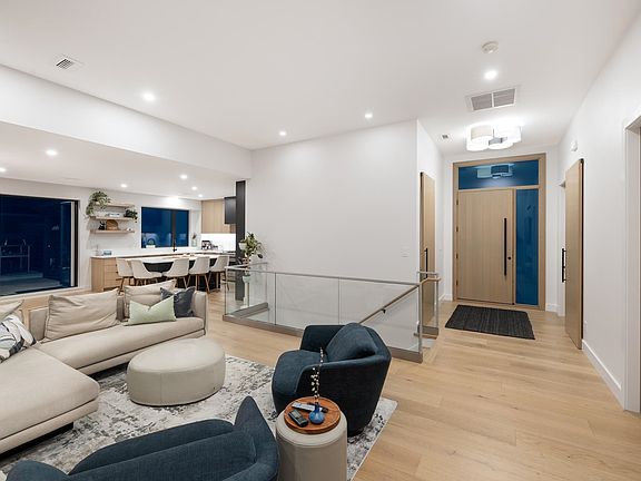 5th image of 255 Sandringham Cres