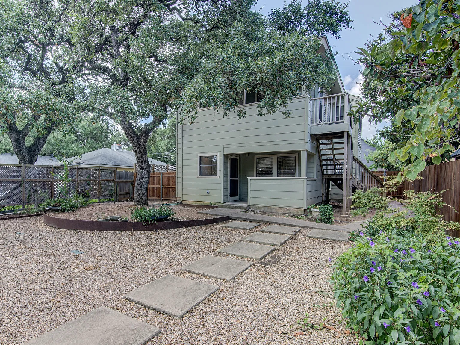 311 W Mary St — Photo 1