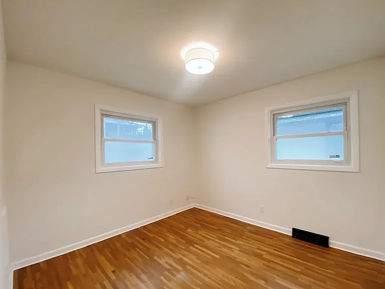3046 Buchanan St NE — Photo 16