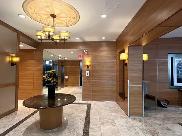 280 Rector Place image 10 of 13