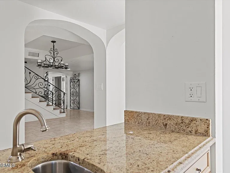 4327 N 69th Way — Photo 4