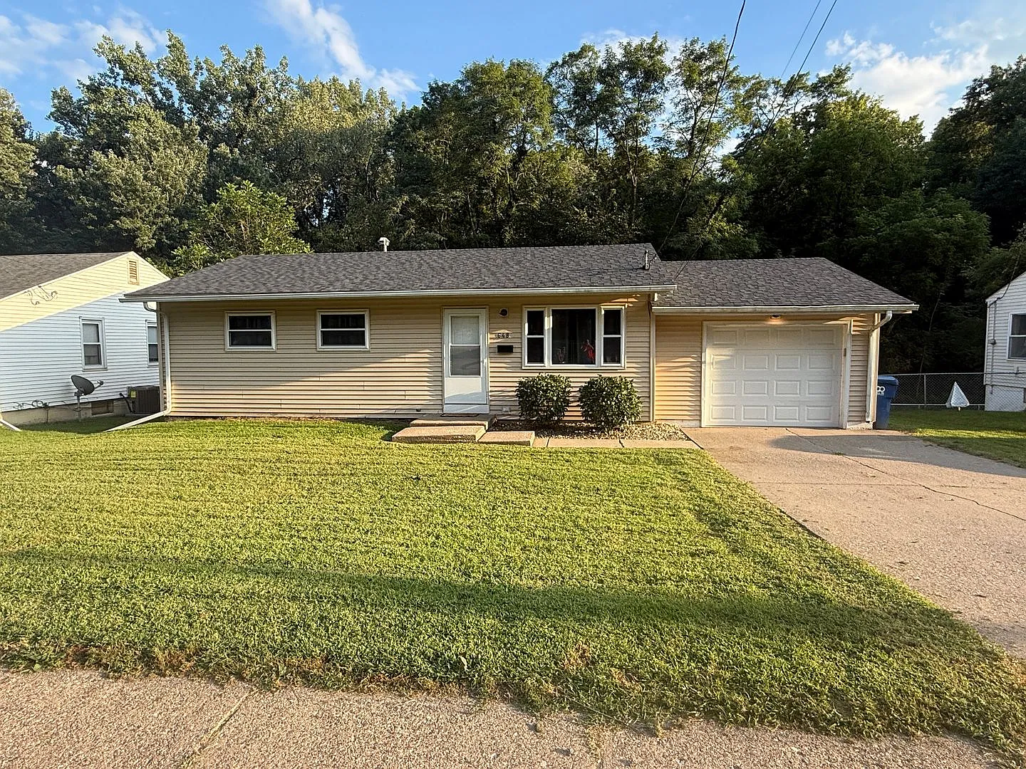 Updated 3 Bedroom Ranch with Fenced Yard 648 Waverly Rd., Davenport, IA 52804 — Photo 1