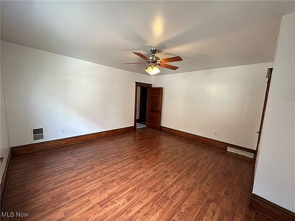 4th image of 368 McLister Ave