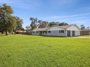 13525 Leaning Oaks Dr, Beaumont, TX 77713