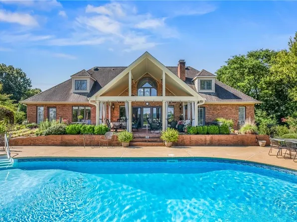2437 Sattsgate Dr, Lewisville, NC 27023
