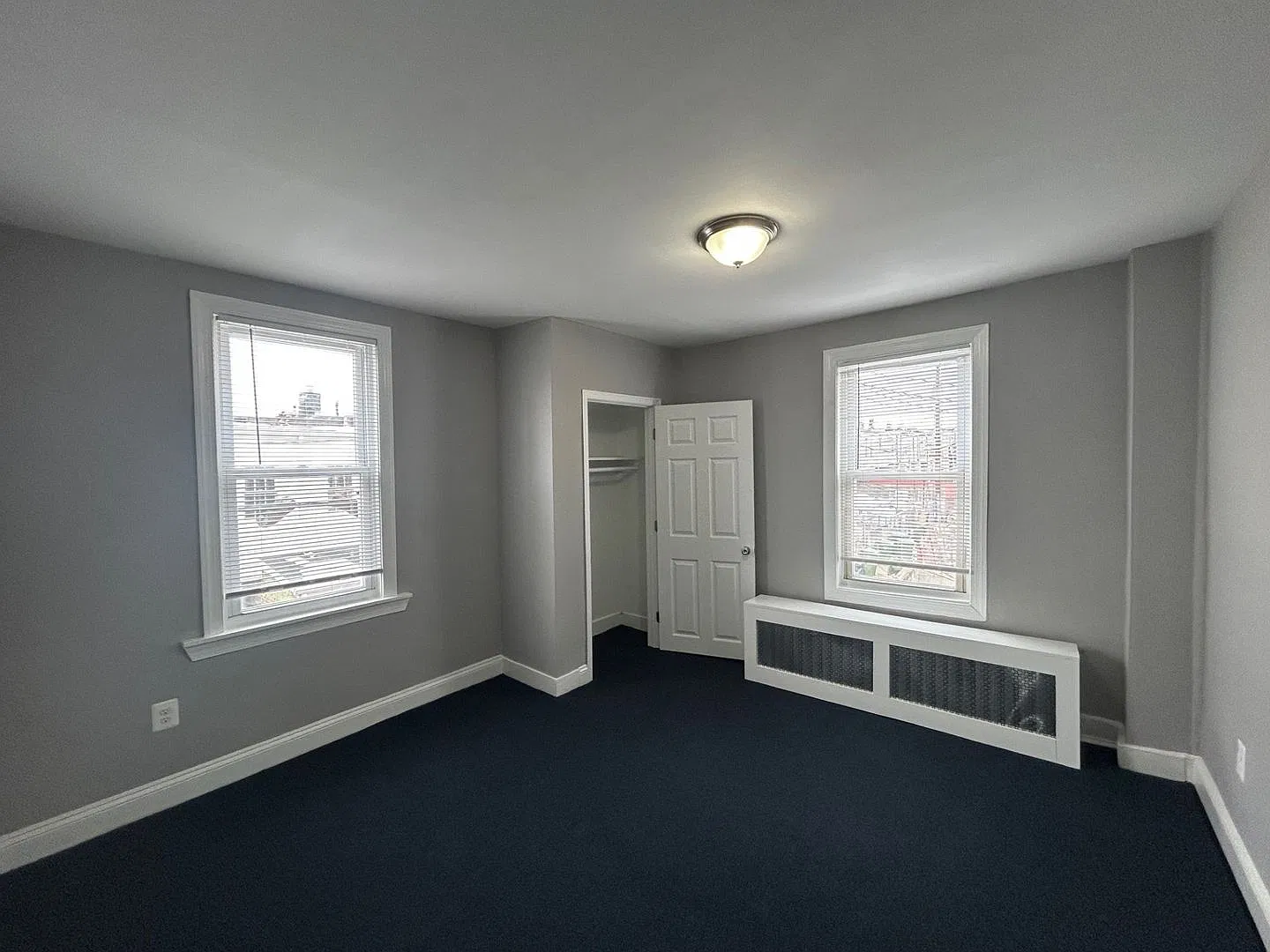 3 Bedrooms 1.5 Bathrooms Available Now — Photo 3