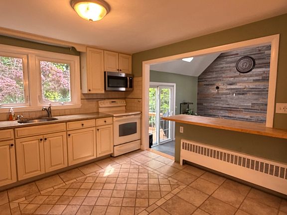 3rd image of 7 Wayne Dr