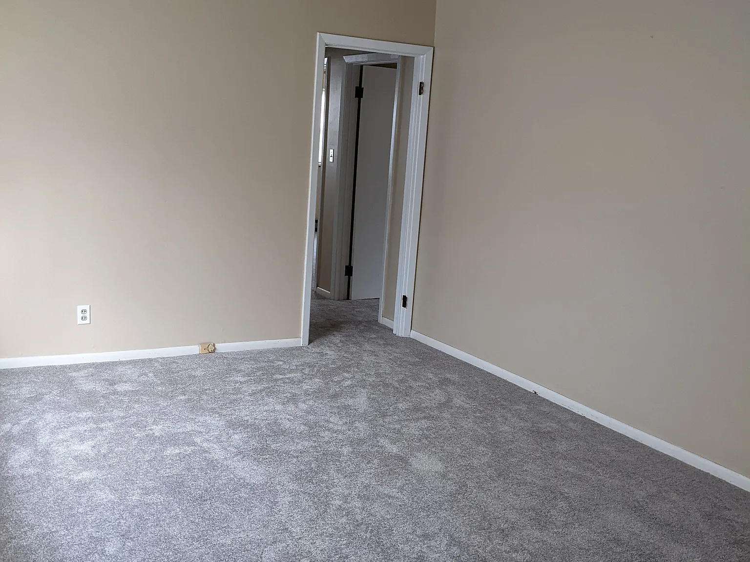 524 Goldfinch Ave — Photo 2