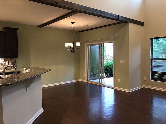 5th image of 105 E Heart Pine Ln