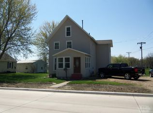 706 E 5th St, Tama, IA 52339