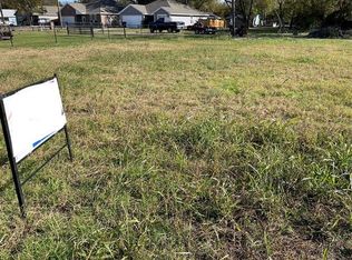 104 Hollingsworth St, Cleburne, TX 76031