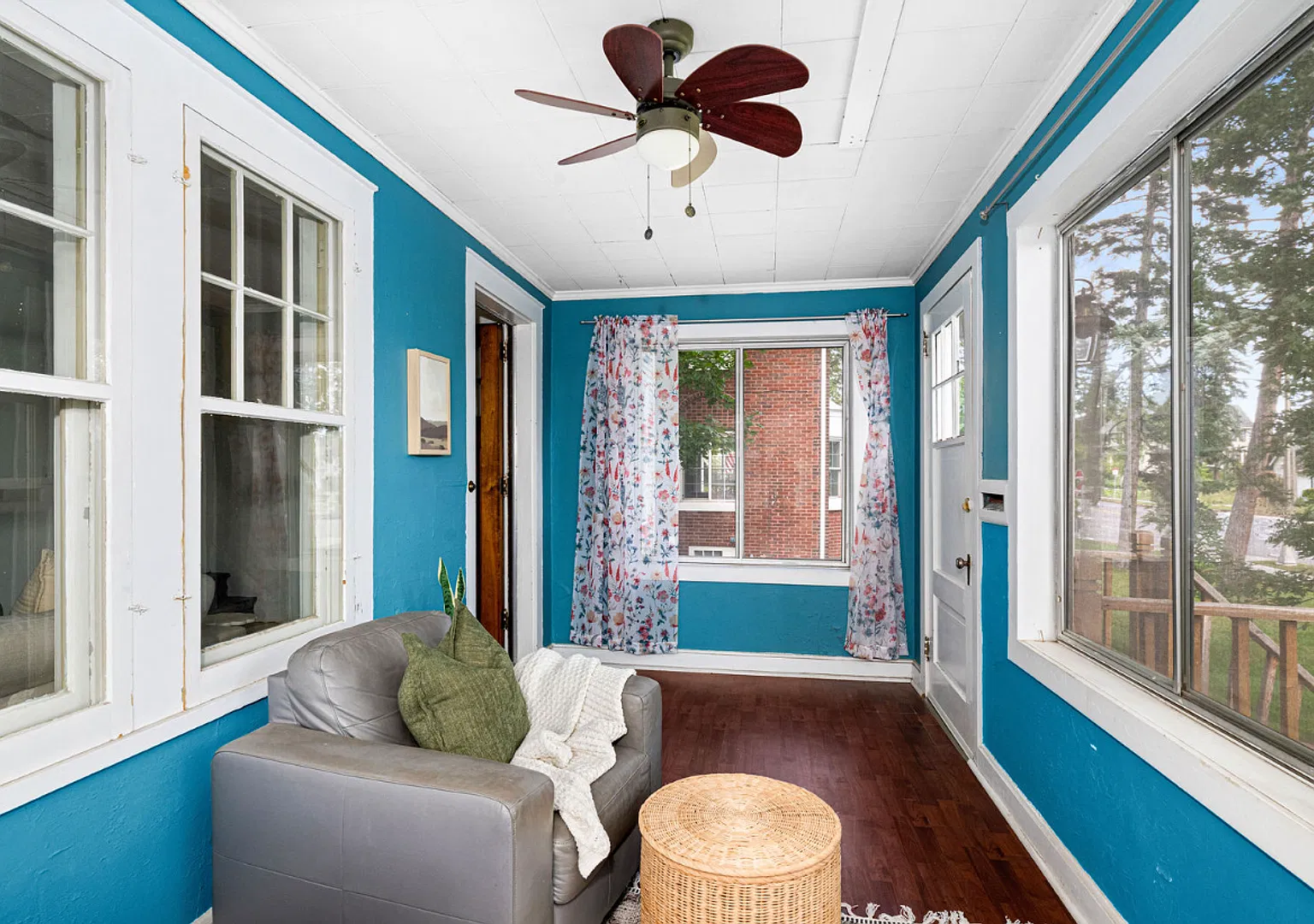 Available December 1st- 4 Bed 2 Bath 3-6 Month Lease — Photo 2