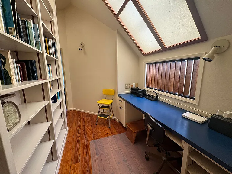 230 Kapualani St — Photo 15