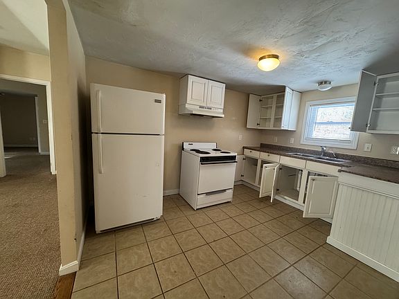 3rd image of 2199 Hartford Ave