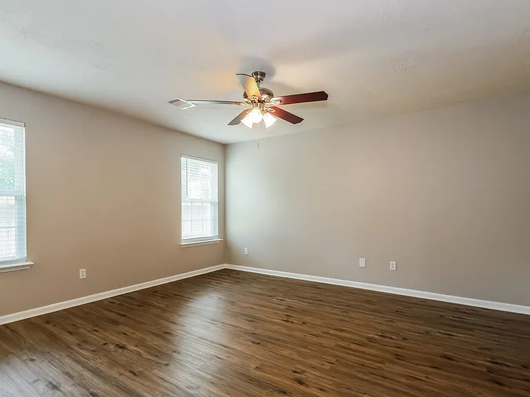 8138 Sanders Glen Ln — Photo 9