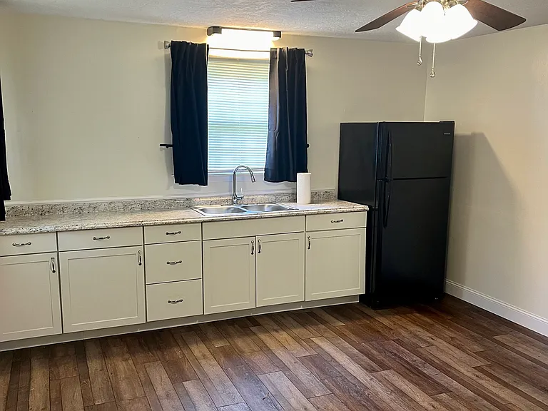 1121 Glenwood Dr — Photo 14