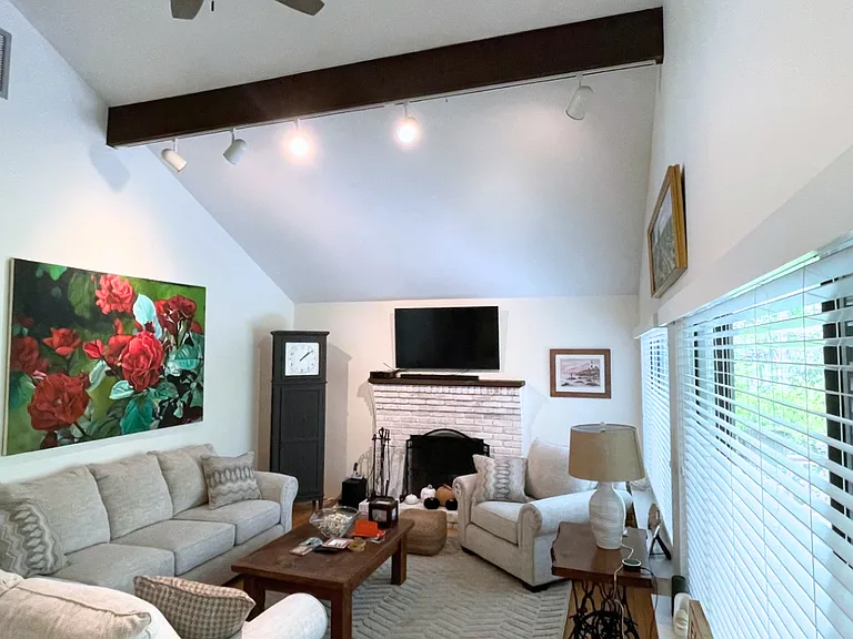 202 Treescape Dr — Photo 1