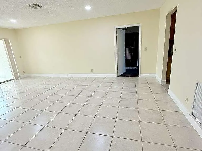 1918 Palmland Dr #2 — Photo 7