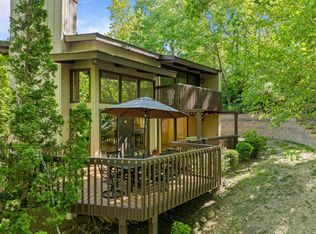 840 Woodland COURT #EE-1, Fontana, WI