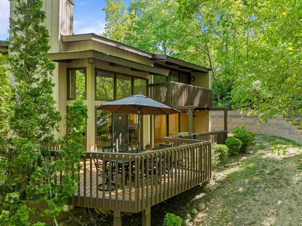 840 Woodland COURT #EE-1, Fontana, WI 53125