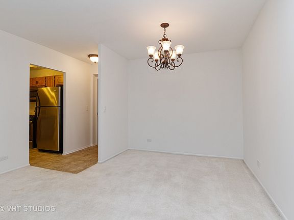 4th image of 720 Wellington Ave Unit 212