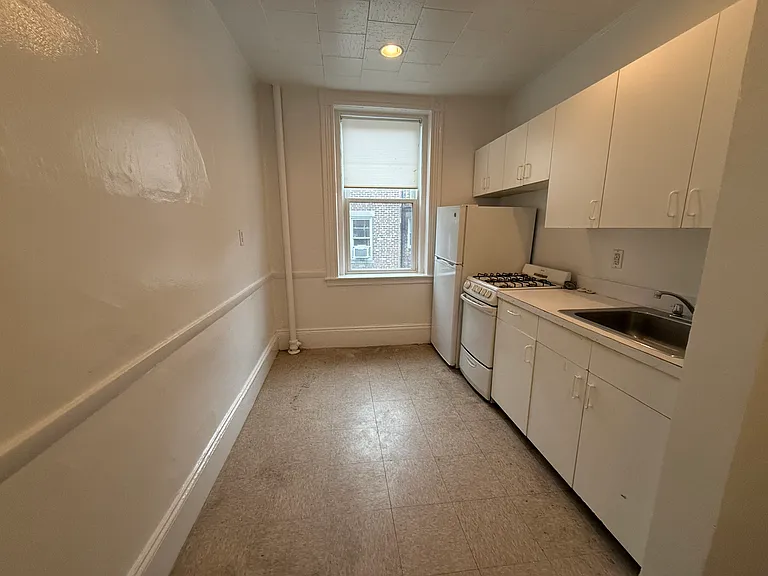 120 Warren St #3 — Photo 4