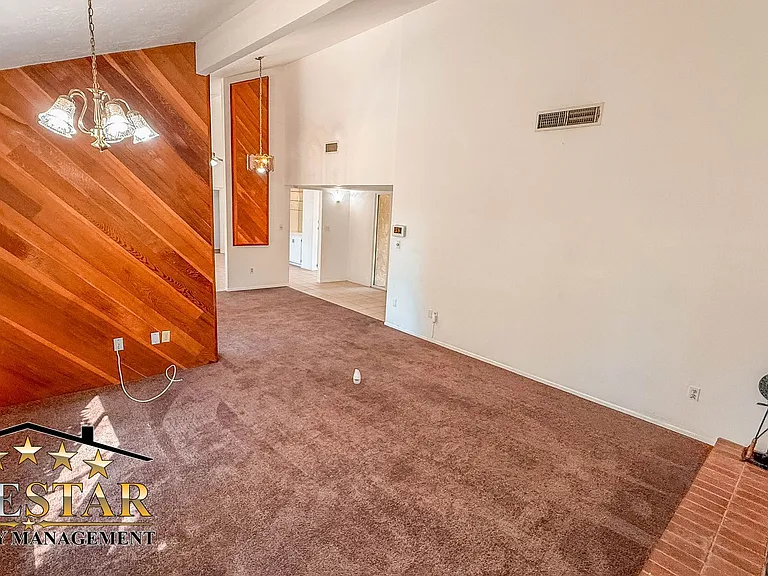 2246 Hasti Acres Dr — Photo 16
