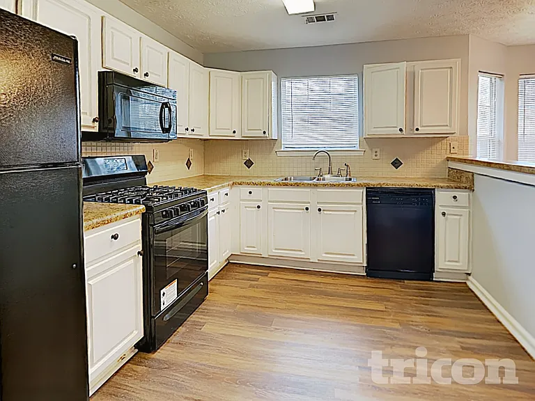 705 Claven Ct — Photo 5
