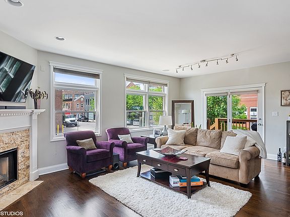 2nd image of 1656 W Blackhawk St #1W