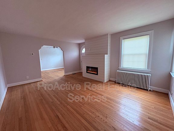 4th image of 3811 Chatham Cir #A