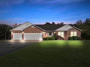51 Cedar Ln, Silex, MO 63377