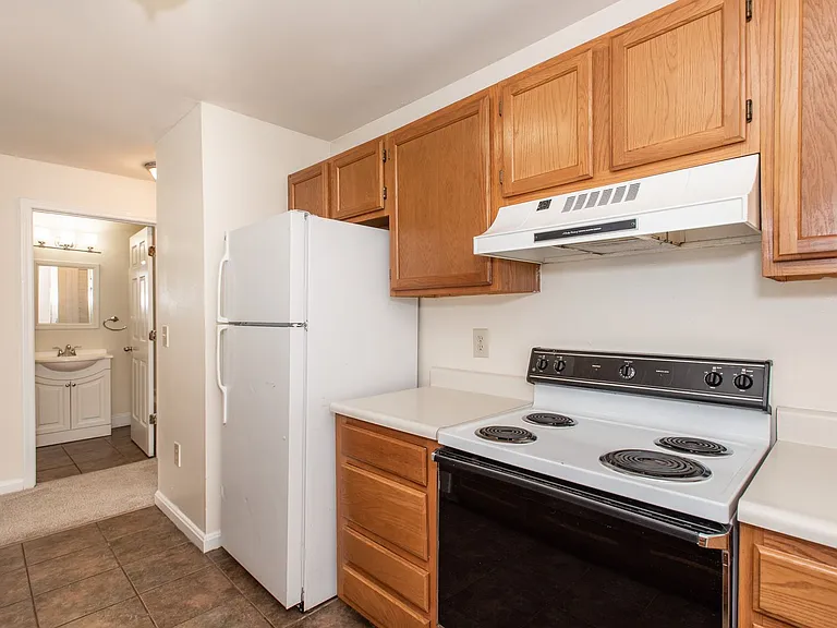 Walk to UC & UC Medical | 1BR/2BR Apartments — Photo 76