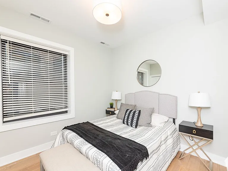 2027 W Montrose Ave #3B — Photo 10