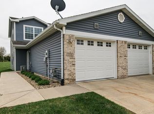 574 Pointe Ct SW, Rochester, MN 55902