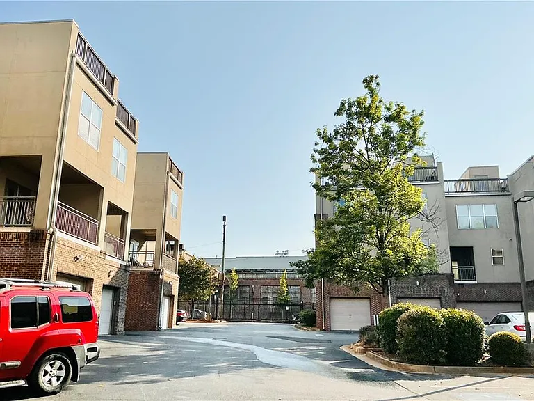 238 Walker St SW #22 — Photo 38