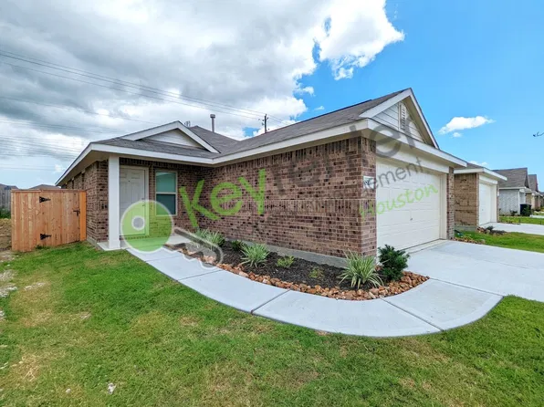 8810 Wooster Trails Dr, Baytown, TX 77521