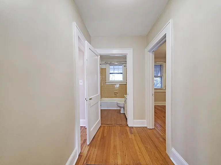 504 University Rdg — Photo 7