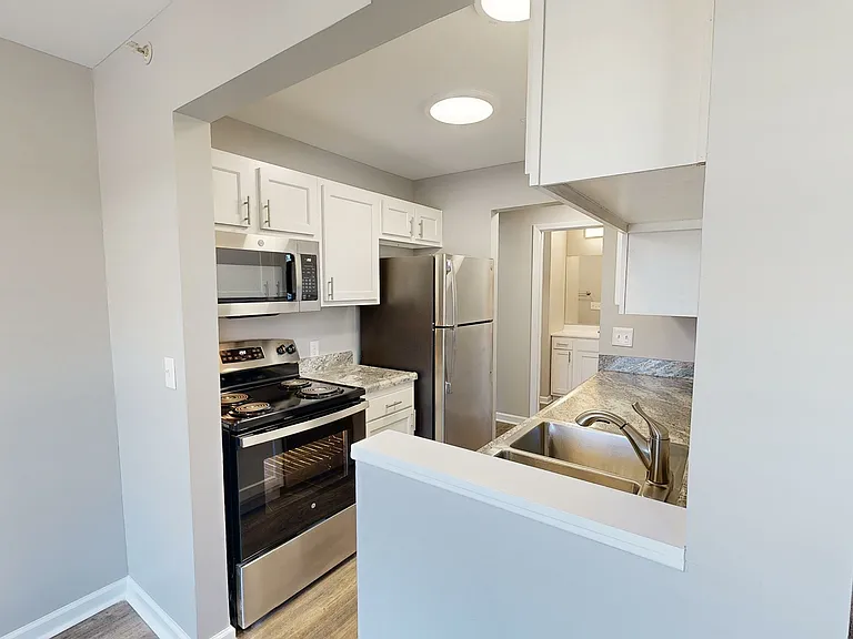 Burlington Oaks Apartments — Photo 36