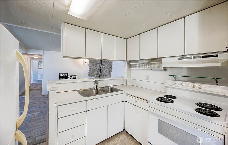 4th image of 3235 S 182nd Street