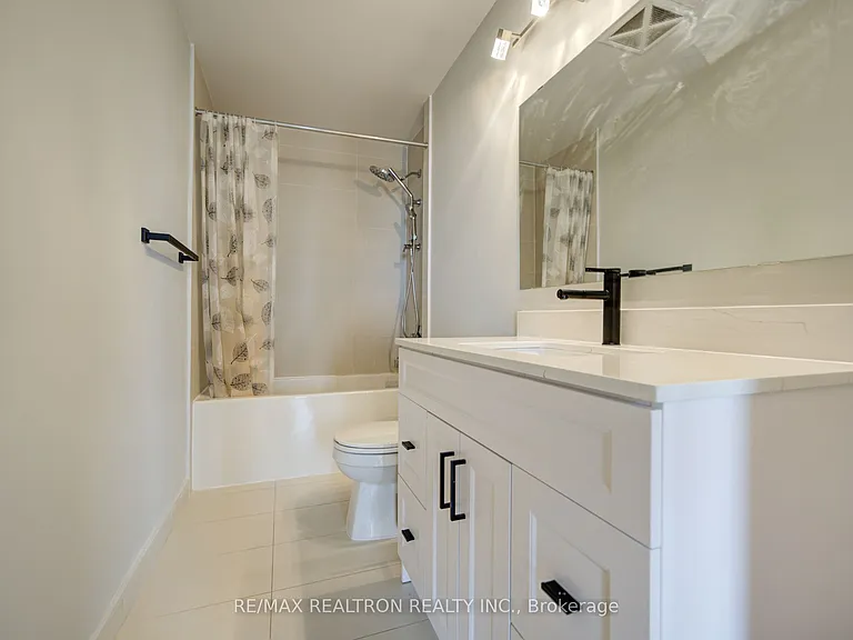 1050 Portage Pkwy #Townhouse 33 — Photo 28
